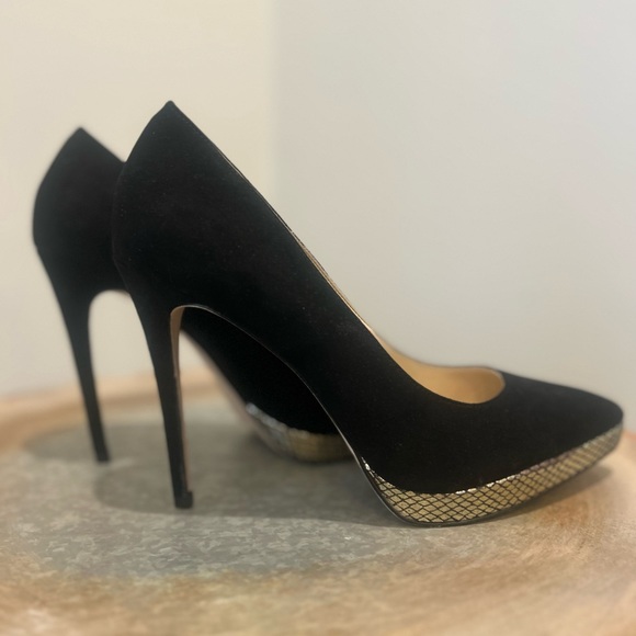 Jessica Simpson Eye Catching Black Suede with Gold Snakeskin Embellishment - Picture 6 of 7